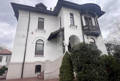 Casa interbelica, 405 mp utili, curte 1121 mp, zona 1 Mai - 1