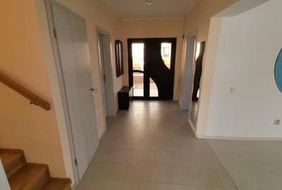INCHIRIEZ casa 5 camere decomandate ,cu garaj,zona Calea Cisnadiei - 9