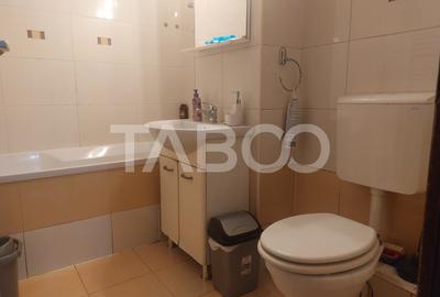 Apartament cu 2 camere decomandate si balcon de inchiriat in Strand - 11