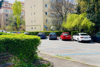 Apartament cu 3 camere semidecomandat în Astra