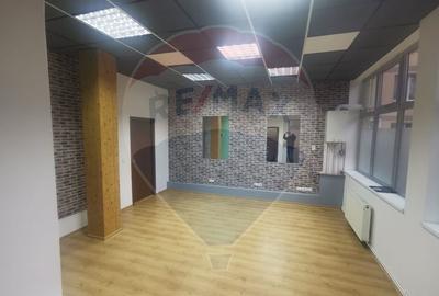 DE ÎNCHIRIAT – Spațiu comercial 34 mp, Piața Revoluției, Baia Mare - 1