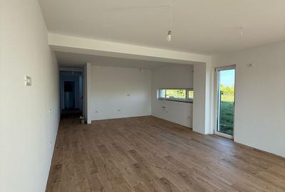 Duplex spatios cu teren generos - 1