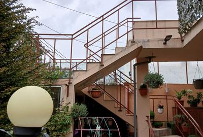 Casă cu 8 camere în Voluntari
