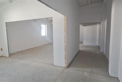 Spatiu 700mp et.1 in zona Aeroport, Arad - 15