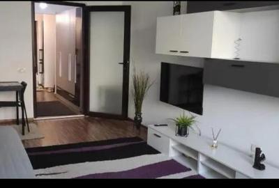 Garsonieră decomandată în Far