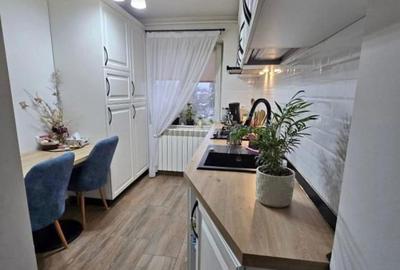 Apartament cu 2 camere semidecomandat, mobilat în Decebal