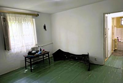 Vanzare Apartament 2 camere, Resita, etajul 1, liniște și acces facil - 9