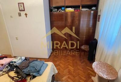Vanzare apartament in vila 6 CAMERE compus din D P M din D P 1 M - 6