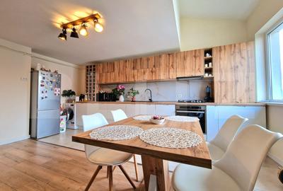 Apartament cu 4 camere semidecomandat, mobilat în Florești