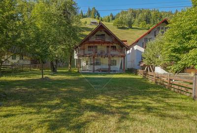 Casă cu 5 camere în Moieciu de Sus