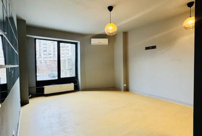 Spatiu comercial, stradal , de inchiriat in Bdul Decebal - 6
