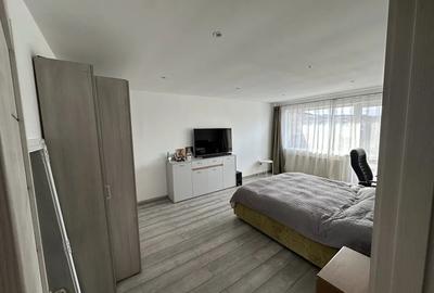 Apartament cu 3 camere semidecomandat, mobilat în Florești