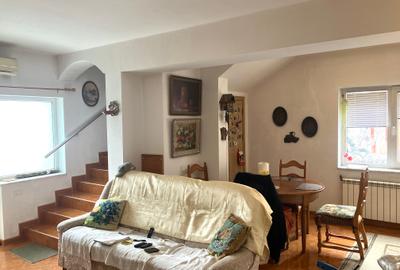 Apartament tip duplex in vila