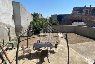 SAD cu 3 camere + spatiu comercial la demisol, - 10