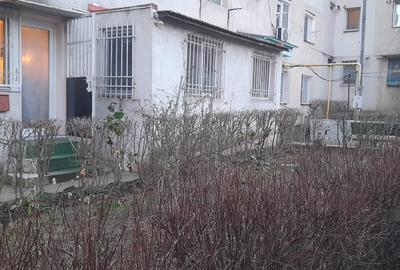 Apartament  cu 3 camere, semidecomandat,  situat la parter, în zona Tomis Nord - 8