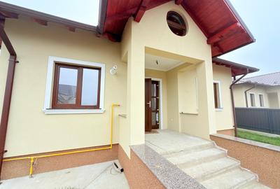 Casă individuală cu 3 camere în Est