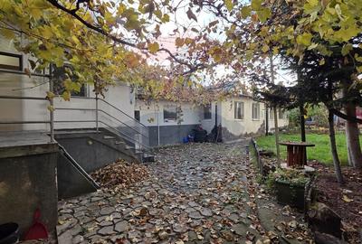 Închiriere imobil Brașov, zonă centrală, strada Aurel Vlaicu, curte - 1