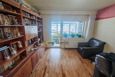 Vand apartament 3 camere decomandate – zonă Ștefan cel Mare - 1