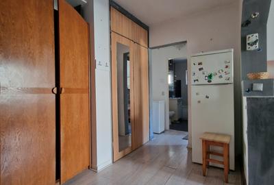 Navodari( Sud, Str Rândunelelor)- 2 camere decomandate, etaj 3/4, liber - 8
