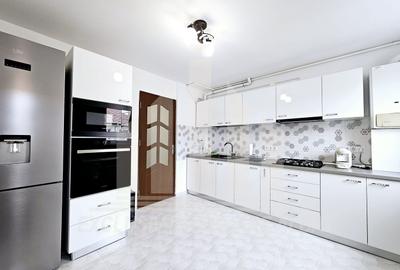 Apartament cu 2 camere decomandat, mobilat în Cetate