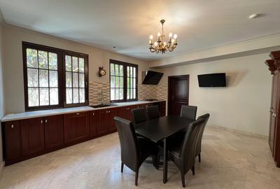 VILA DEOSEBITA / SPATII GENEROASE / CURTE PROPRIE - 9