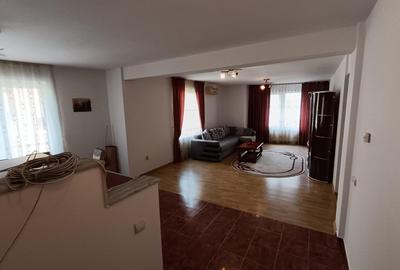 Apartament spatios de 3 camere, str. Bistritei - 9