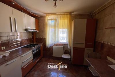 Apartament cu 4 camere decomandat în Central