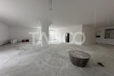 Spatiu comercial cu vitrina pe 3 niveluri cu suprafata utila de 915mp - 3