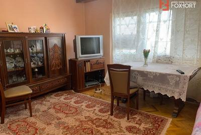 Apartament cu 3 camere decomandat, mobilat în Aradului