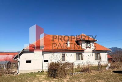 Casă tradițională cu 1800 mp teren  în Sohodol, Bran | Priveliște superba - 4