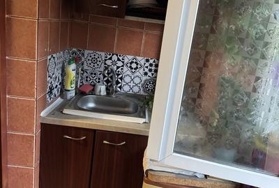 Apartament 2 camere, decomandat ,etaj 2,langa scoala 40 - 2