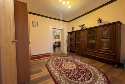 Apartament cu 3 camere semidecomandat, mobilat în Trei Stejari