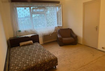 Zona Lamaita, se vinde apartament nedecomandat ,doua  camere pret 38000 euro. - 2