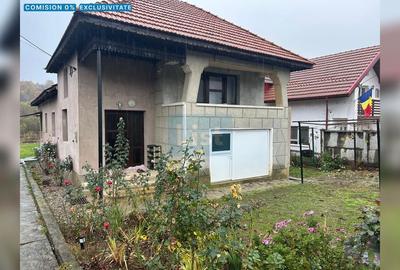 Casă cu 3 camere în Rasova