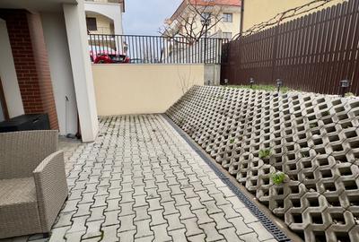 Apartament cu 2 camere,70 mp plus terasa de 20 mp in zona Tractorul - 10