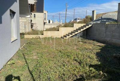 Casă cu 4 camere în Câmpenești