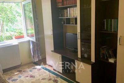 Apartament cu 3 camere decomandat, mobilat în Între Lacuri