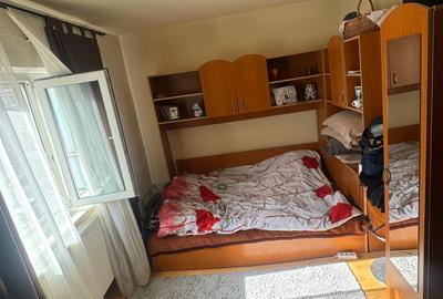 Vand apartament 2 camere, Prundu, Pitesti, semidecomandat, etaj 4 - 8