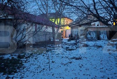 Casa demolabila, 50 mp, teren 327 mp, zona 1 Mai - 1