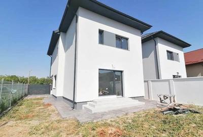 Casă individuală cu 4 camere în Central