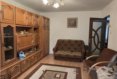 Apartament cu 3 camere decomandat în Plopilor