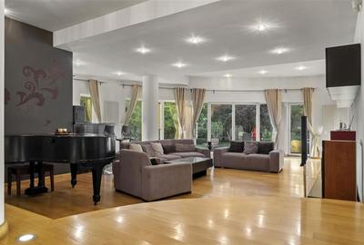 Vila de lux in apropiere de Cambridge School | Curte superba - 11