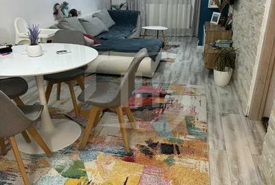 Apartament cu 3 camere semidecomandat, mobilat în Iris