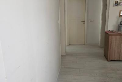 Vând apartament 3 camere - 2