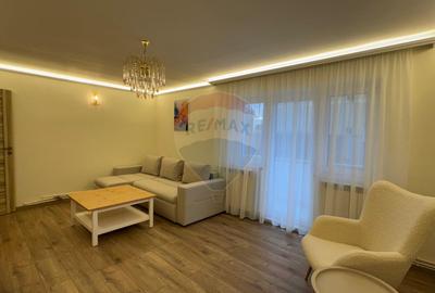Apartament cu 3 camere decomandat, mobilat în Central