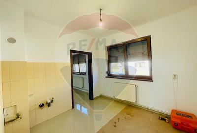Casă / Vilă cu 6 camere de închiriat în zona Calea Dumbravii - 5