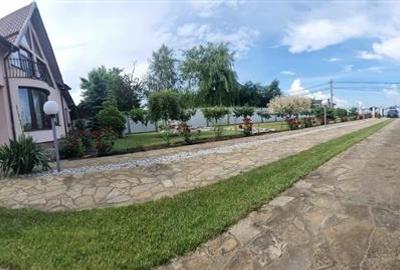 Vila de vanzare 260 mp cu anexe 40 mp si teren 1600 mp - 9