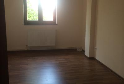 Vila 2005,metrou Brancoveanu 14 min, P+1, su 200mp, 5 camere,3 bai, teren 200 mp - 4