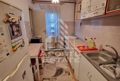 Apartament cu 3 camere,semidecomandat,etaj intermediar,zona Soarelui - 6