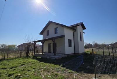 Casă individuală cu 4 camere în Hemeiuș